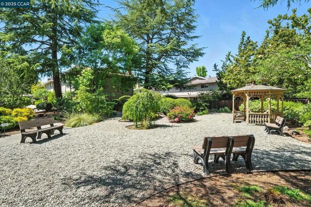 21 Miramonte Dr, Moraga, CA 94556