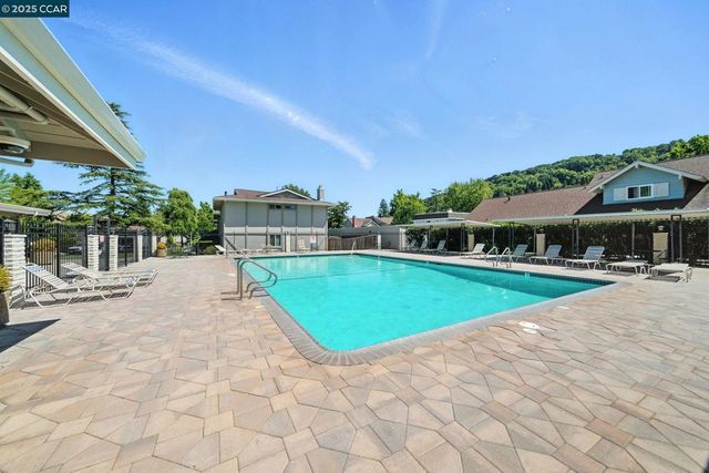 21 Miramonte Dr, Moraga, CA 94556