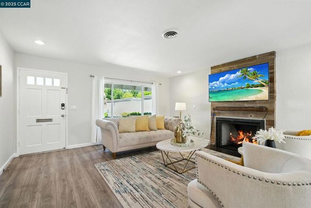 21 Miramonte Dr, Moraga, CA 94556