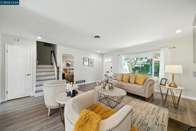 21 Miramonte Dr, Moraga, CA 94556