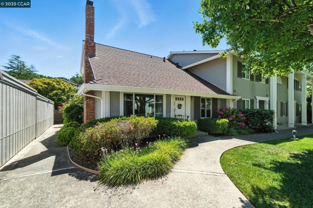 21 Miramonte Dr, Moraga, CA 94556