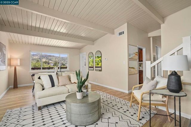 2835 Stephen Dr, Richmond, CA 94803