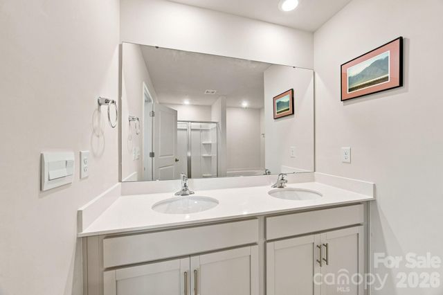 1314 37th Avenue Lane NE, Hickory, NC 28601