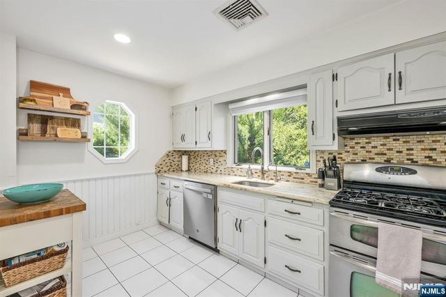 448 Fairfield Avenue, Ridgewood, NJ 07450