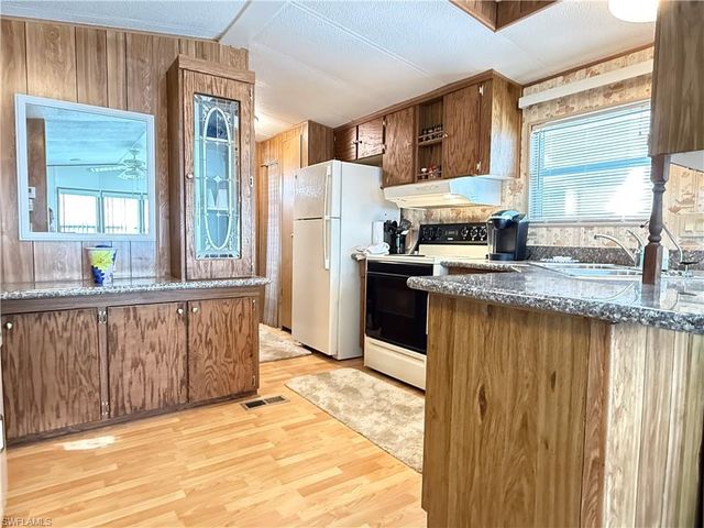 11182 Sunglow LN, Fort Myers, FL 33908