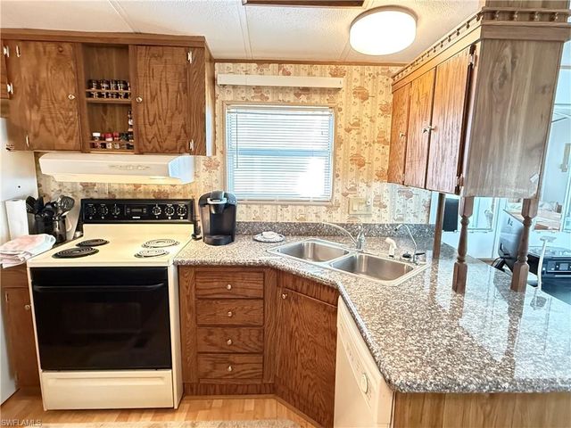 11182 Sunglow LN, Fort Myers, FL 33908