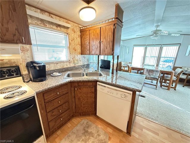 11182 Sunglow LN, Fort Myers, FL 33908