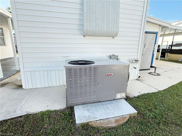 11182 Sunglow LN, Fort Myers, FL 33908