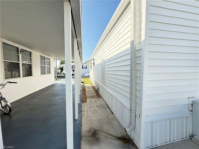 11182 Sunglow LN, Fort Myers, FL 33908