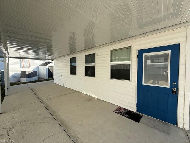 11182 Sunglow LN, Fort Myers, FL 33908