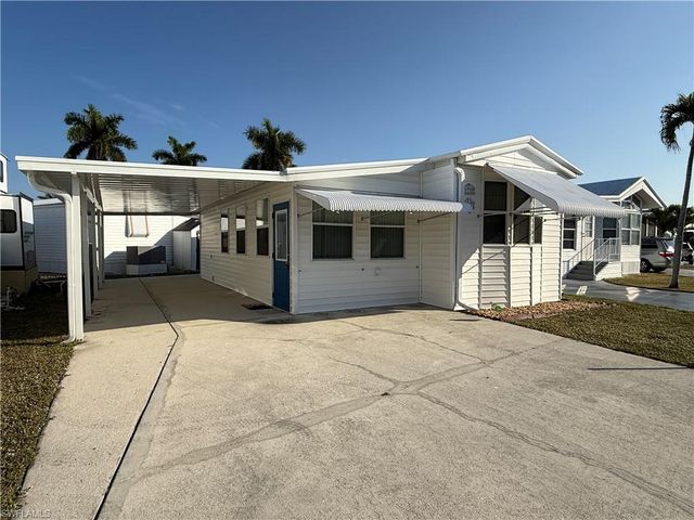 11182 Sunglow LN, Fort Myers, FL 33908
