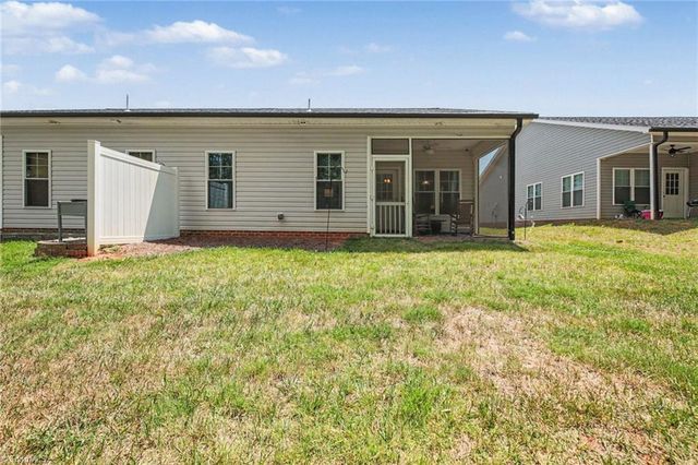 694 W Lee Avenue, Yadkinville, NC 27055