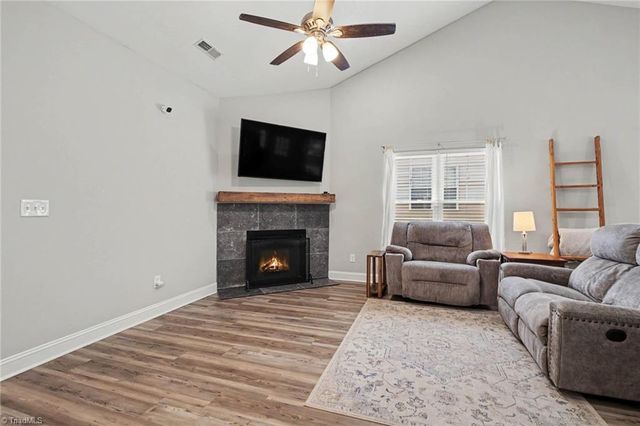 694 W Lee Avenue, Yadkinville, NC 27055