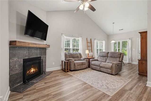 694 W Lee Avenue, Yadkinville, NC 27055