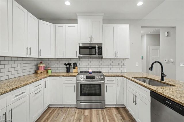 694 W Lee Avenue, Yadkinville, NC 27055