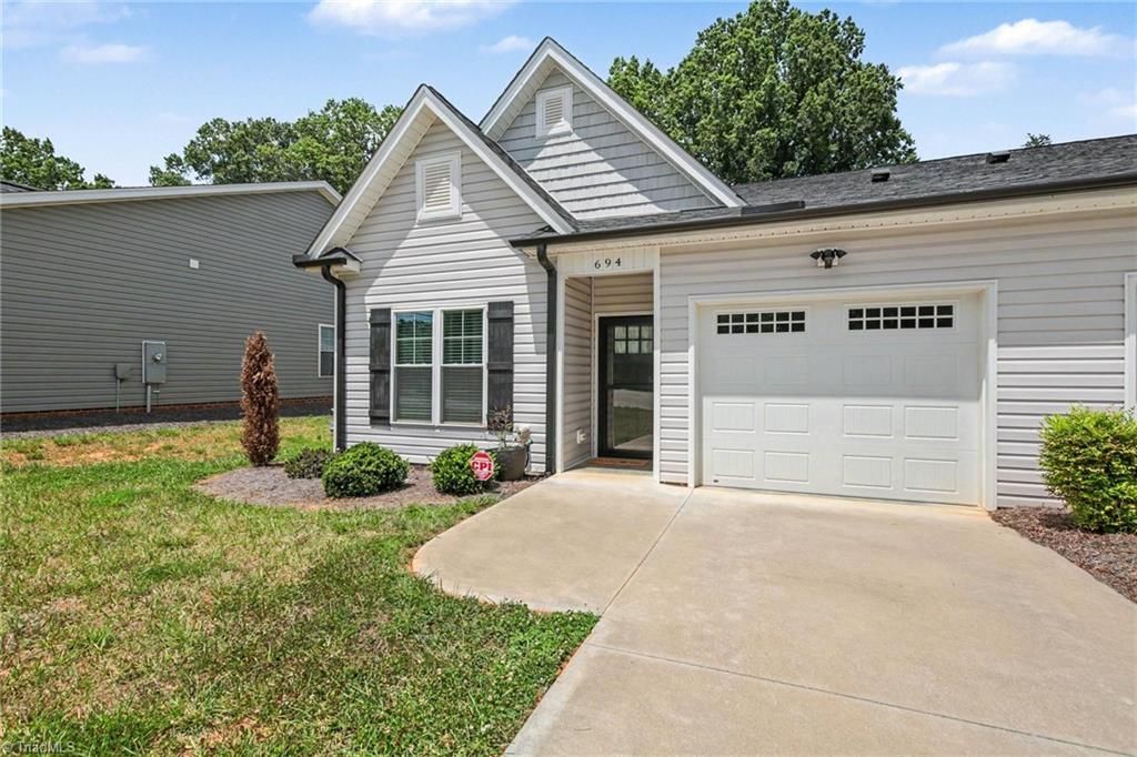 694 W Lee Avenue, Yadkinville, NC 27055