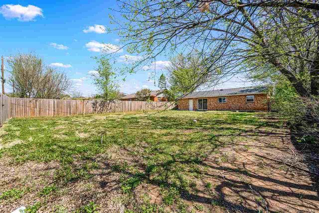 420 NW 54th St, Lawton, OK 73505