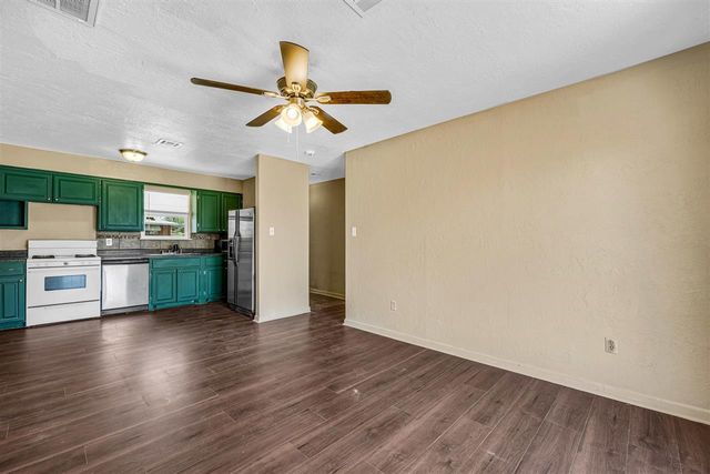 420 NW 54th St, Lawton, OK 73505