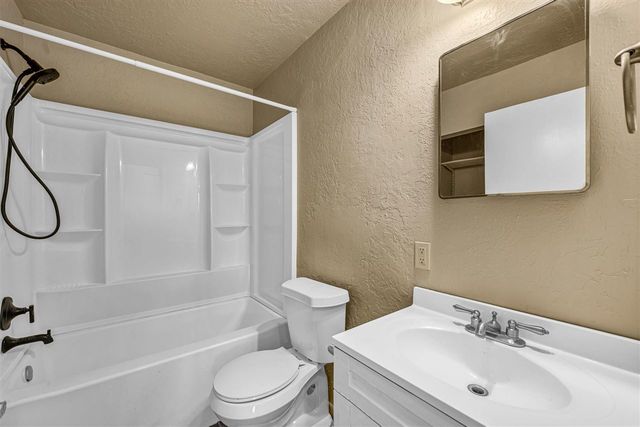 420 NW 54th St, Lawton, OK 73505