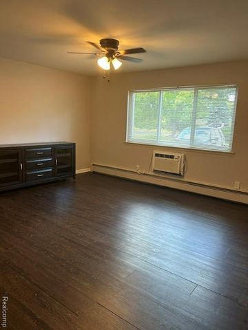 810 Plate Street, Rochester, MI 48307