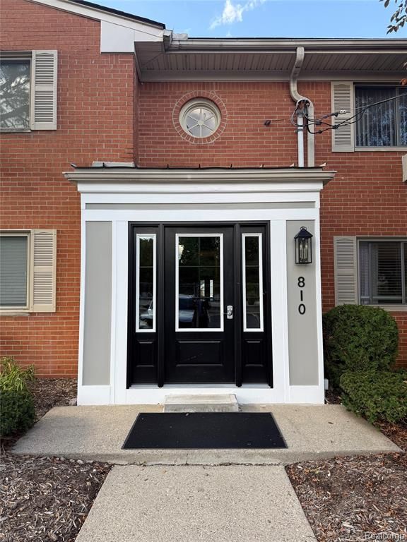 810 Plate Street, Rochester, MI 48307