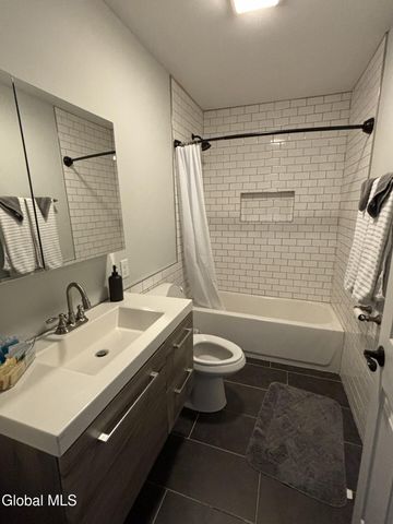 37 Maiden Lane 3B, Albany, NY 12207