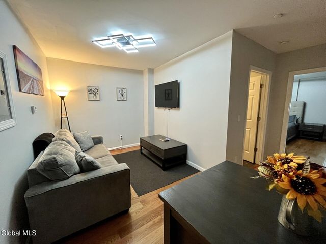 37 Maiden Lane 3B, Albany, NY 12207