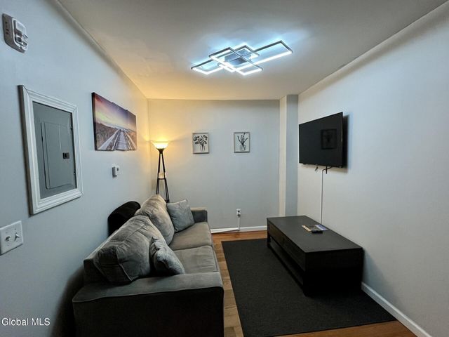 37 Maiden Lane 3B, Albany, NY 12207