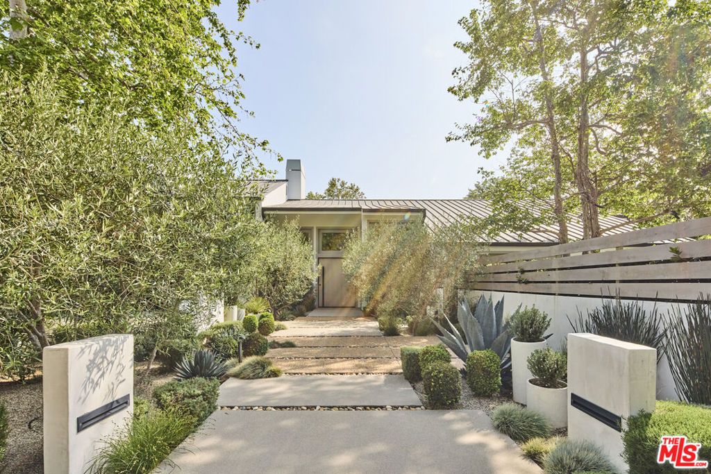 Image 2 of property listing at 3511 Cross Creek Lane, Malibu, CA 90265