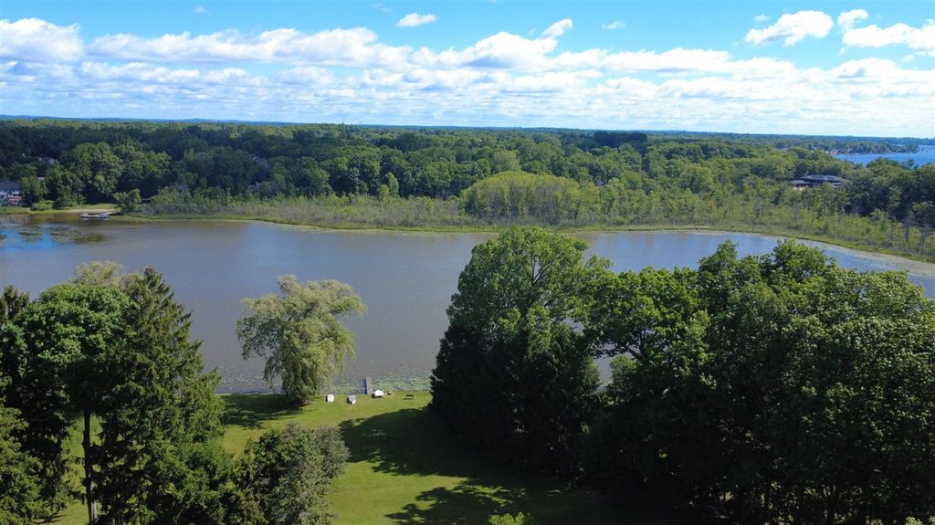 6150 Willow Road, West Bloomfield, MI 48324