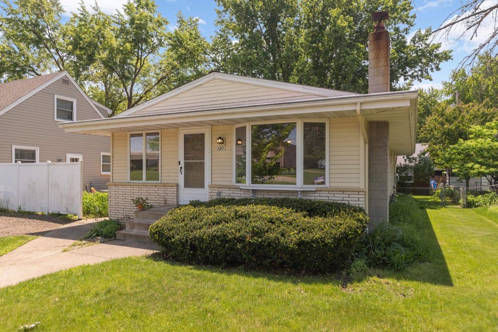 1711 Olive Street W, Stillwater, MN 55082