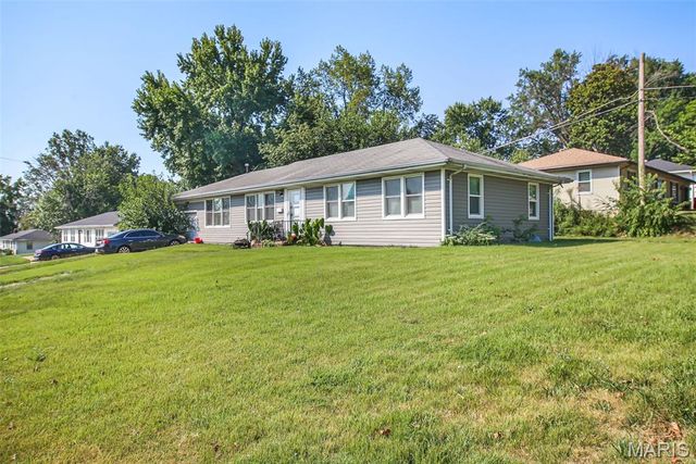 2568 Dorwood Drive, St Louis, MO 63136