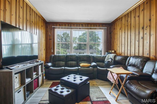 2568 Dorwood Drive, St Louis, MO 63136