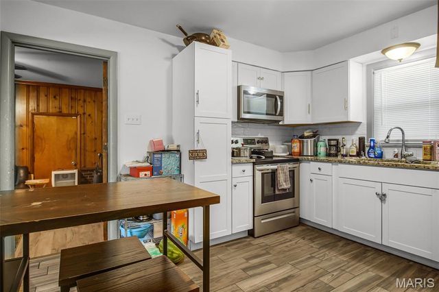 2568 Dorwood Drive, St Louis, MO 63136