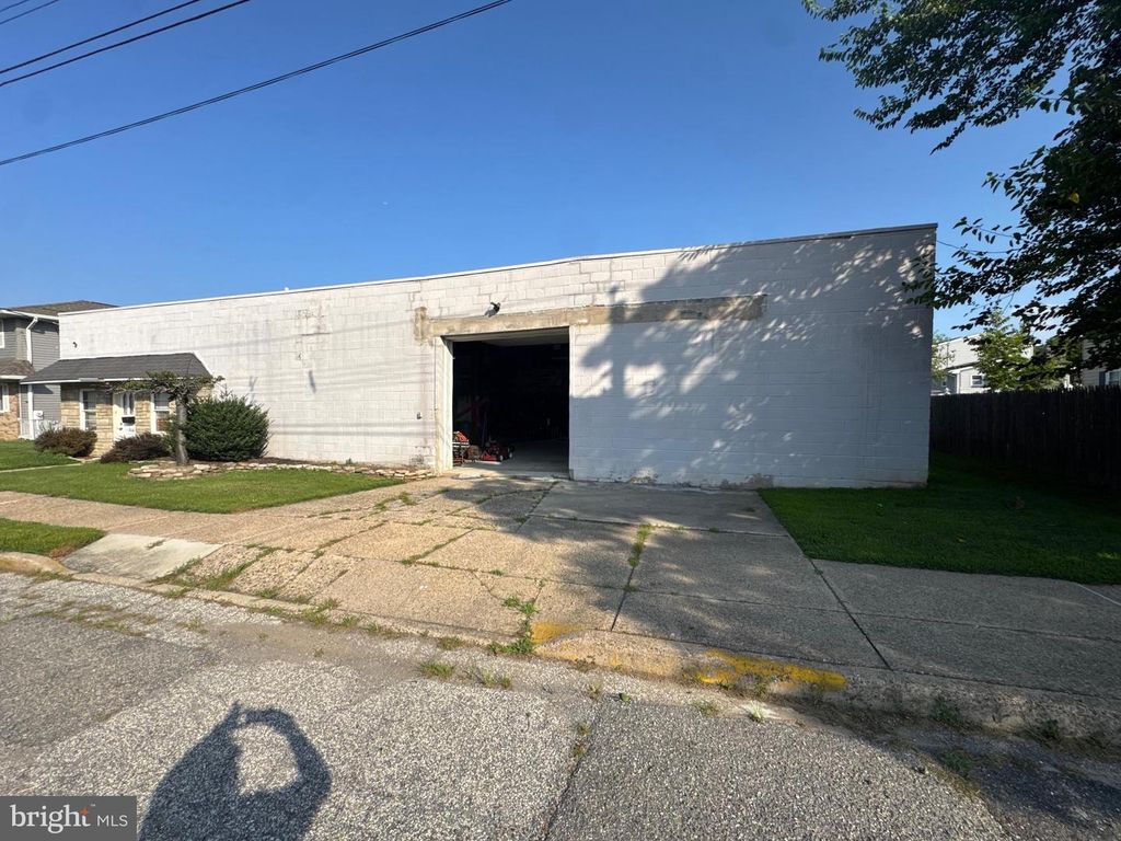 820 OAKLAND AVE, Burlington, NJ 08016