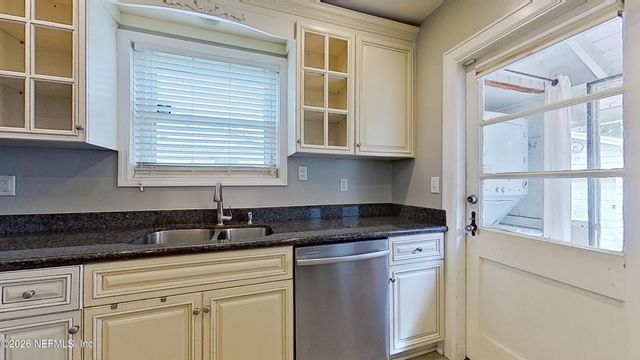 2151 TRAYMORE Road, Jacksonville, FL 32207