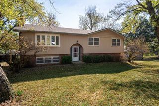 1792 E 1068 Road, Lawrence, KS 66049