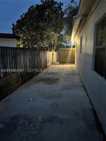 11821 SW 185th Ter 0, Miami, FL 33177