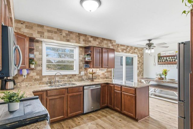 324 Liberty Lane, Poynette, WI 53955