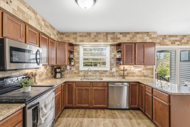 324 Liberty Lane, Poynette, WI 53955