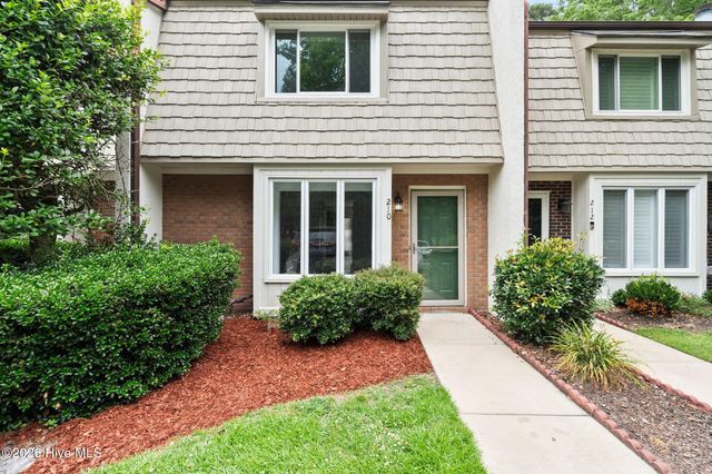 210 Cobblestone Drive, Wilmington, NC 28405