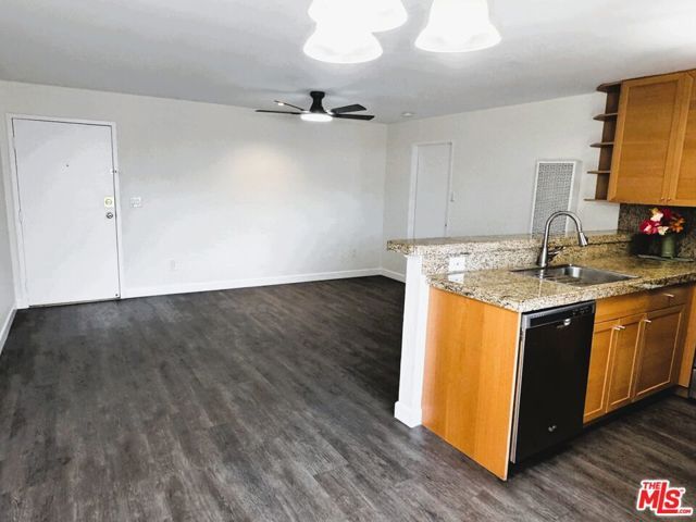 18530 Hatteras Street 226, Los Angeles, CA 91356