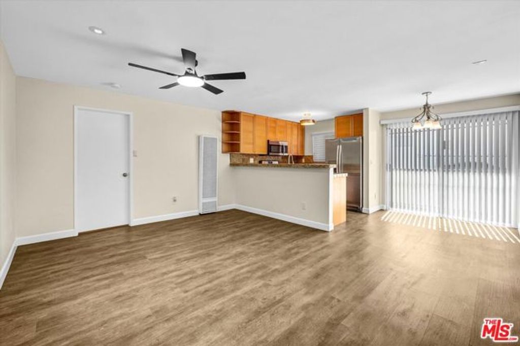 18530 Hatteras Street 226, Los Angeles, CA 91356