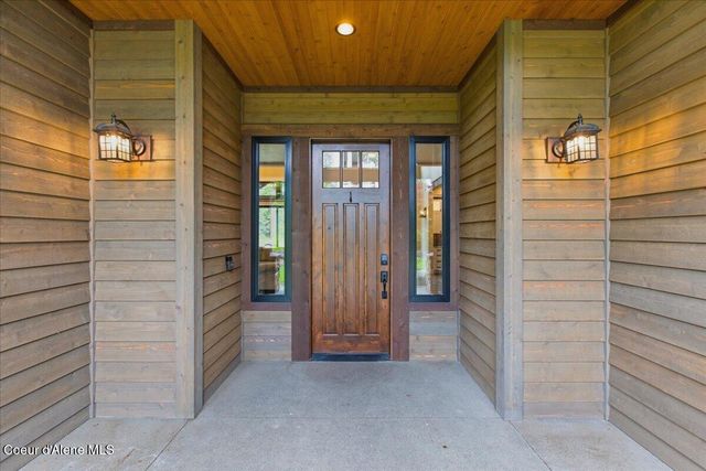 11231 N MCCALL FALLS DR, Hayden, ID 83835
