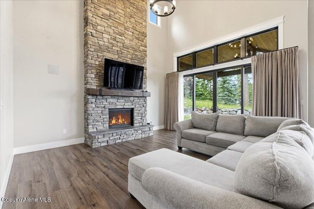11231 N MCCALL FALLS DR, Hayden, ID 83835