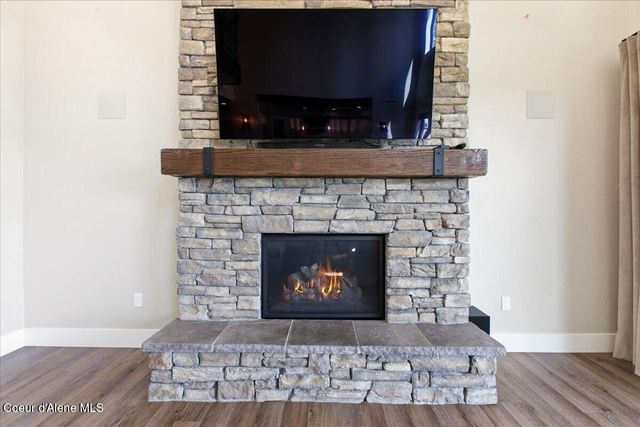 11231 N MCCALL FALLS DR, Hayden, ID 83835