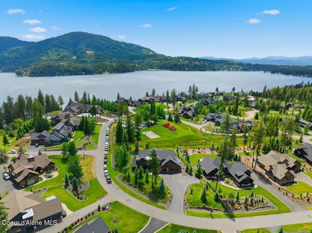 11231 N MCCALL FALLS DR, Hayden, ID 83835