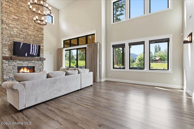 11231 N MCCALL FALLS DR, Hayden, ID 83835