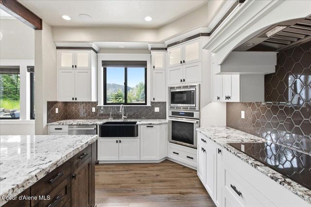11231 N MCCALL FALLS DR, Hayden, ID 83835