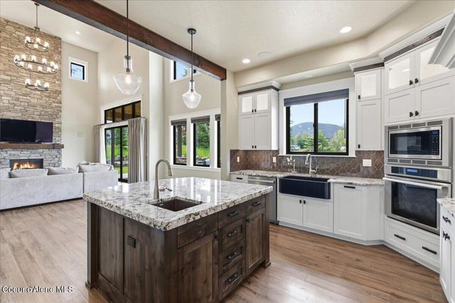 11231 N MCCALL FALLS DR, Hayden, ID 83835